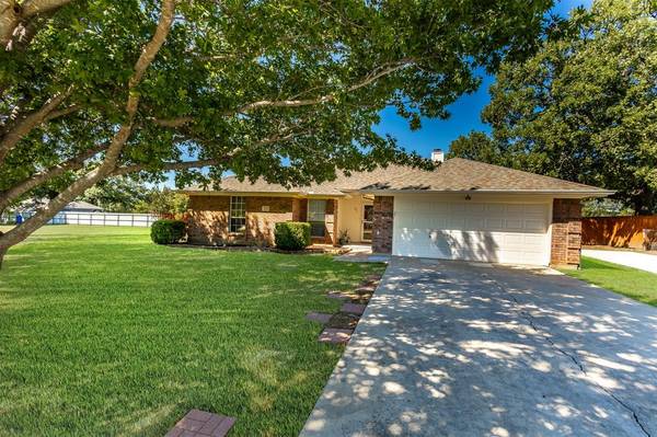 721 Arledge Street, Azle, TX 76020