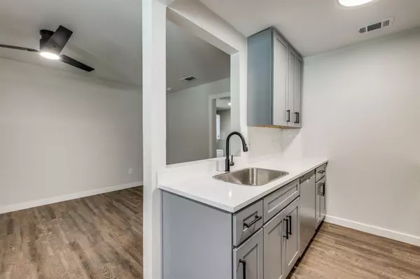 Dallas, TX 75214,5909 Gaston Avenue #206