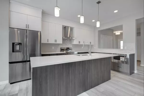 Calgary, AB T2X 5M2,243 Silver Spruce GRV SW