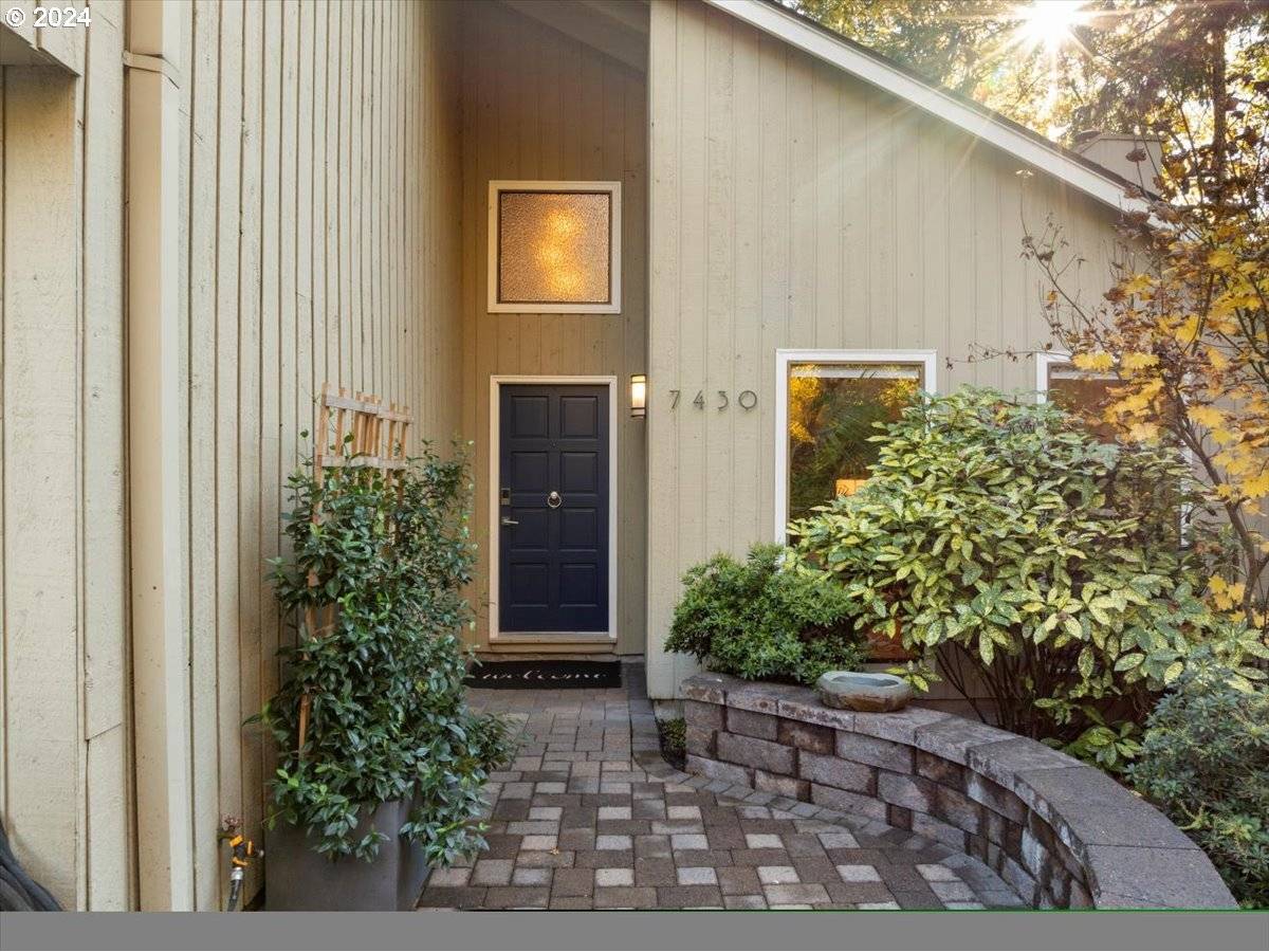 Portland, OR 97225,7430 SW CANYON DR