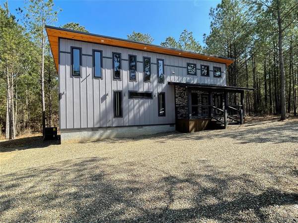 768 Pine Hills Road, Broken Bow, OK 74728