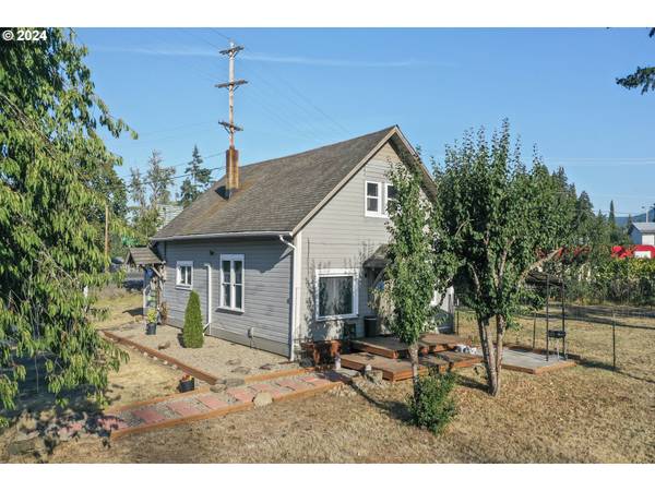 38365 DEXTER RD, Dexter, OR 97431