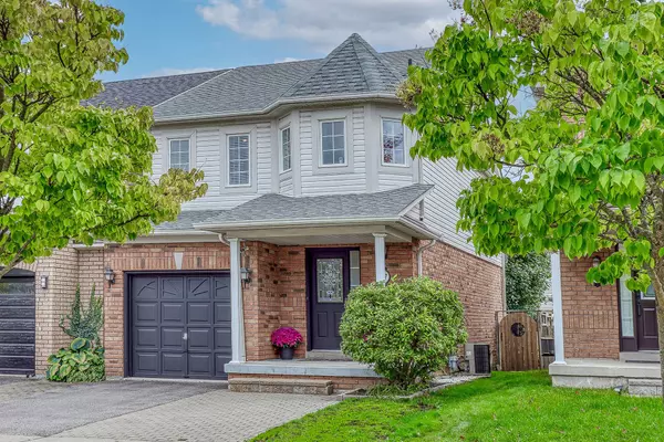 17 Catkins CRES, Whitby, ON L1R 3A2