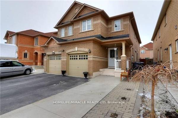 34 Palleschi DR, Brampton, ON L6P 2R9