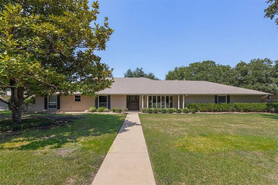 34 Bounty Road E, Benbrook, TX 76132