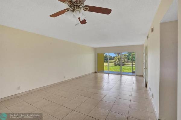 Pompano Beach, FL 33069,3050 N Palm Aire Dr  #109