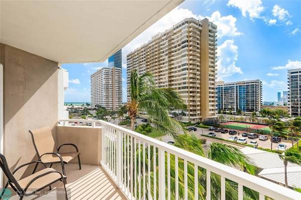 Hallandale Beach, FL 33009,1965 S Ocean Dr  #5P