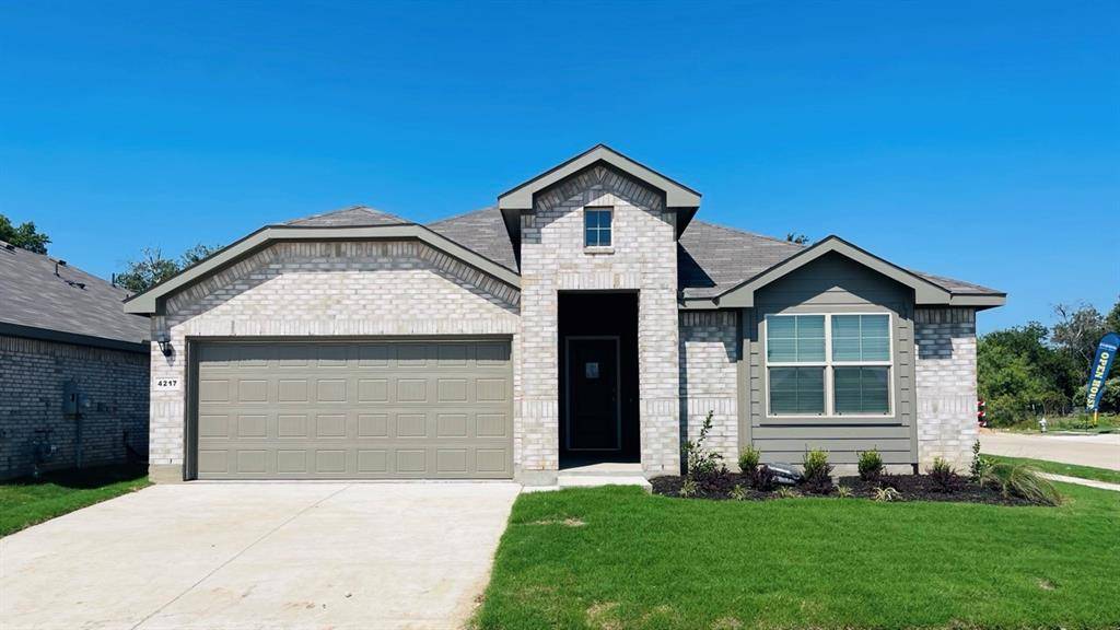 740 CEDARBROOK Drive, Fort Worth, TX 76131