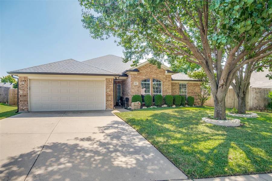 904 La Sierra Drive, Crowley, TX 76036