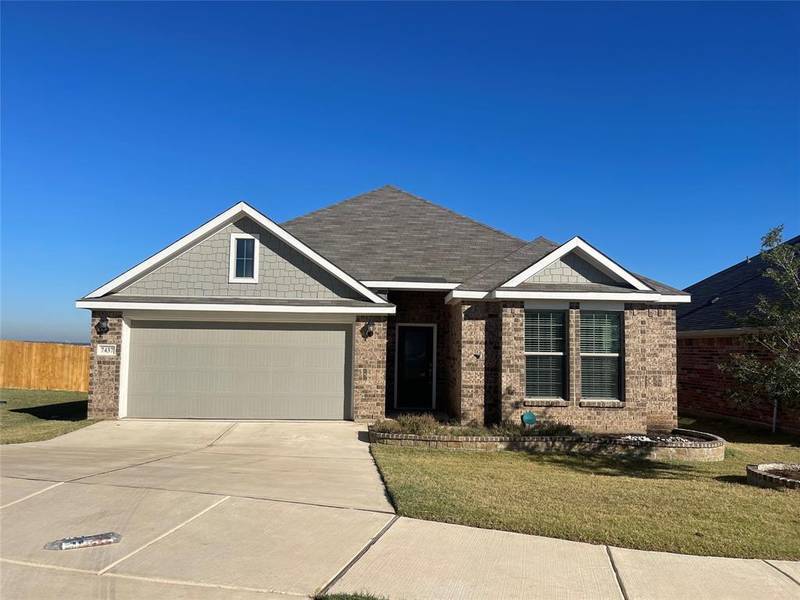 7437 Obsidian Road, Fort Worth, TX 76120