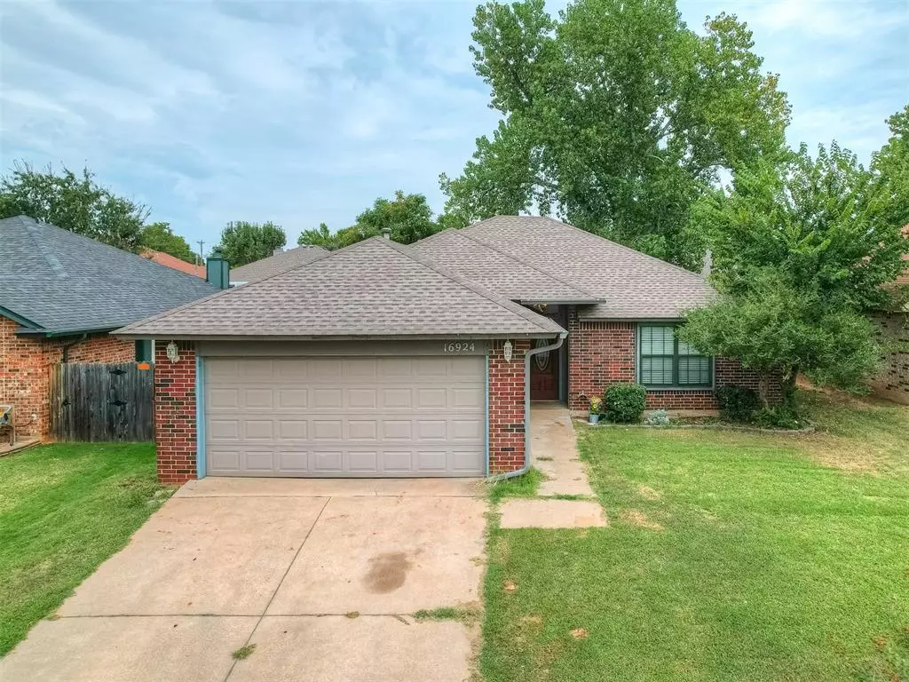 Edmond, OK 73012,16924 Cedarwood Drive