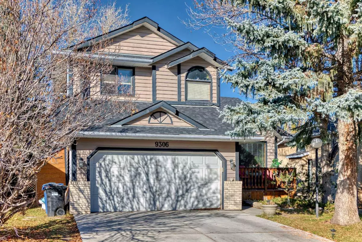 Calgary, AB T3K 3P2,9306 Santana CRES NW