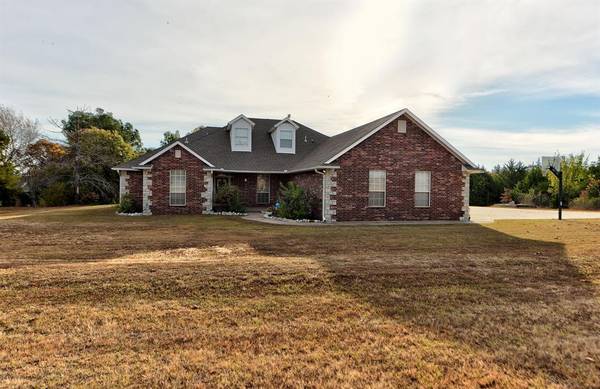 1744 S Dobbs Road, Harrah, OK 73045