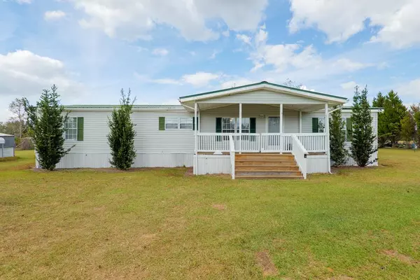 100 Emerald Ln, Hahira, GA 31632