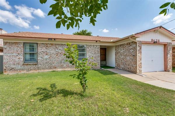 8428 Raymond Avenue, White Settlement, TX 76108