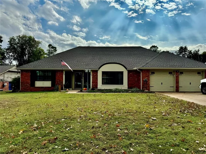 27 Village Drive, Chickasha, OK 73018