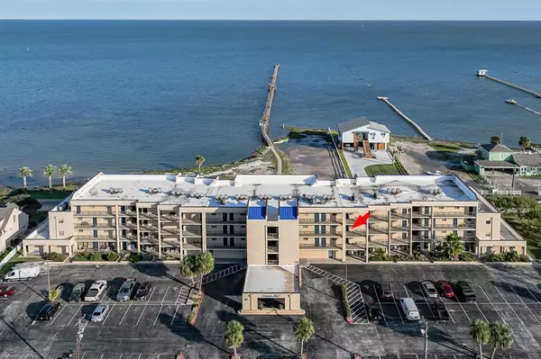 1021 S Water #312, Rockport, TX 78382