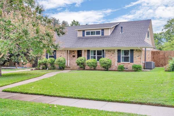 1121 Greenway Drive,  Richardson,  TX 75080