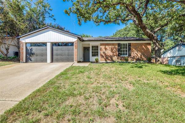 4304 Snow Mass Drive,  Arlington,  TX 76016