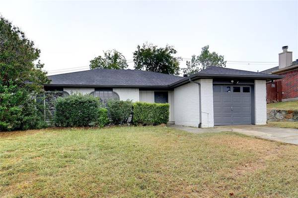 10105 High Bluff Drive, Fort Worth, TX 76108