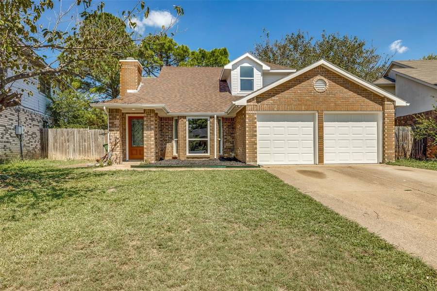 203 Ironbark Drive, Arlington, TX 76018