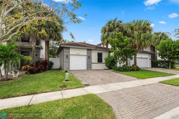 4911 Whispering Way, Dania Beach, FL 33312