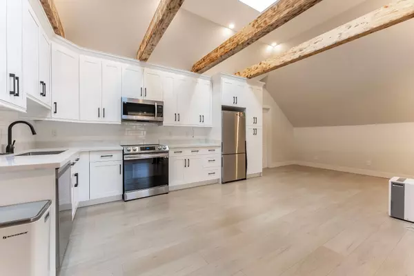 Newmarket, ON L3Y 3T2,76 Prospect ST #Loft