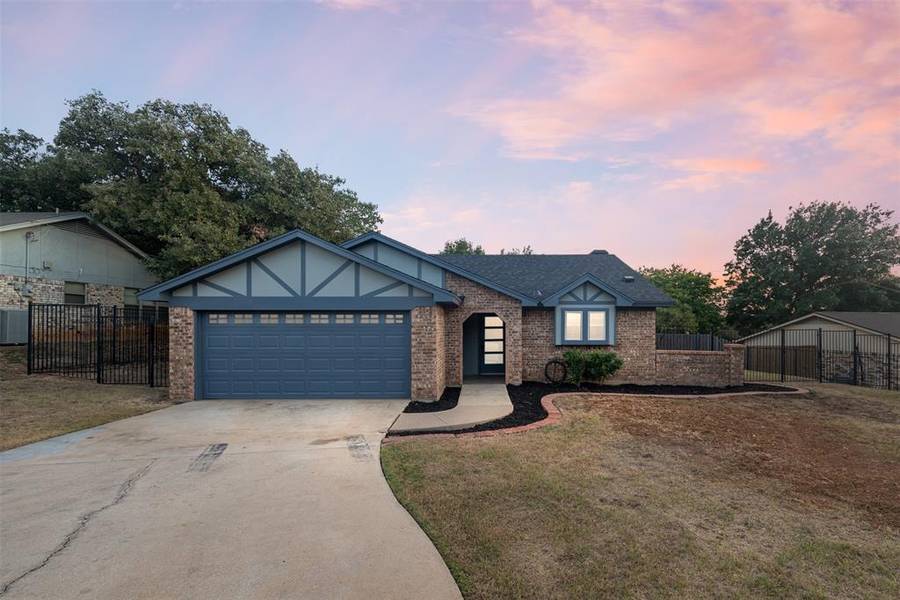 713 Toni Drive, Hurst, TX 76054