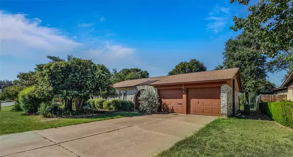 6208 Sandra Drive, Fort Worth, TX 76133