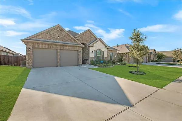 3627 Twin Pines Drive, Grand Prairie, TX 76065