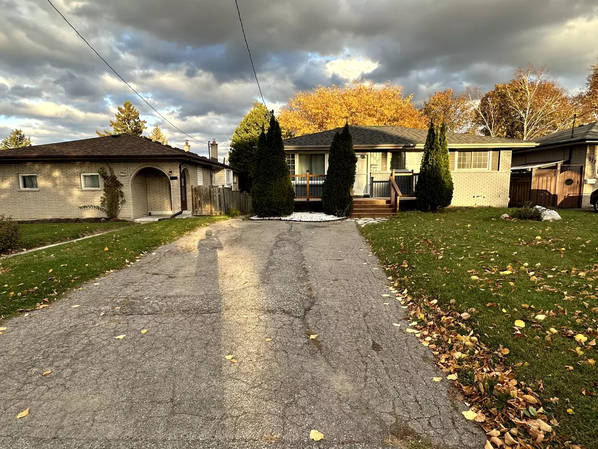 Oshawa, ON L1H 5V7,271 Chadburn CT #Bsmt