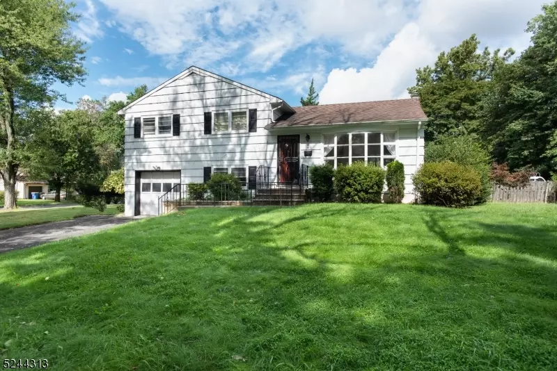 4 Douglas Rd, Green Brook Twp., NJ 08812