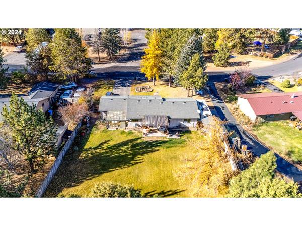 Bend, OR 97702,61526 CAMELOT PL