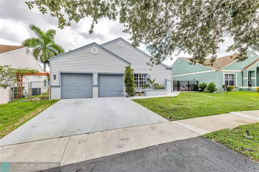 1551 SW 85th Ave, Pembroke Pines, FL 33025