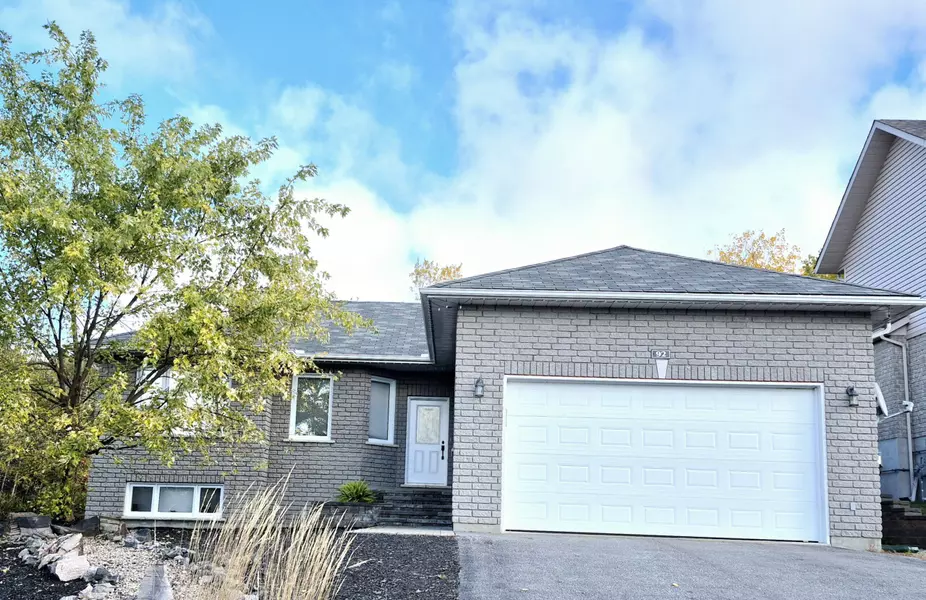 92 Fairway DR, Callander, ON P0H 1H0