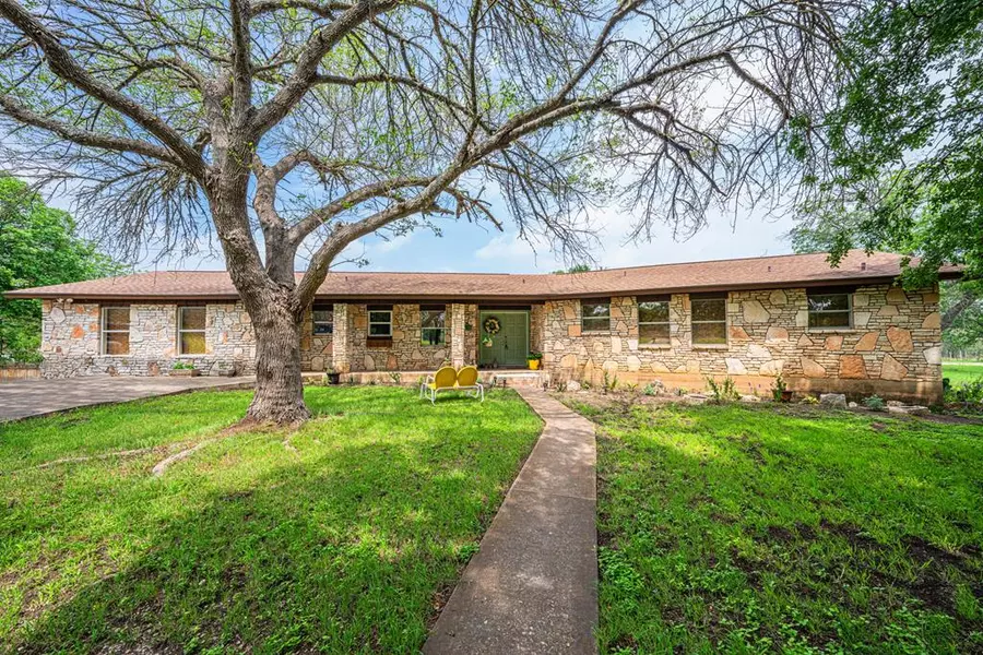 381 Stoneleigh Rd, Center Point, TX 78010