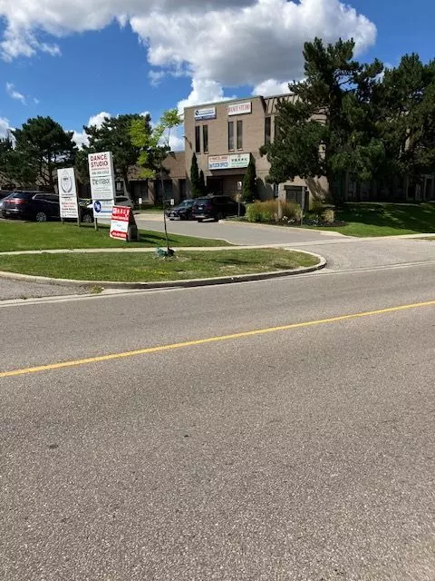 Toronto E05, ON M1V 5M2,511 Mcnicoll AVE #204