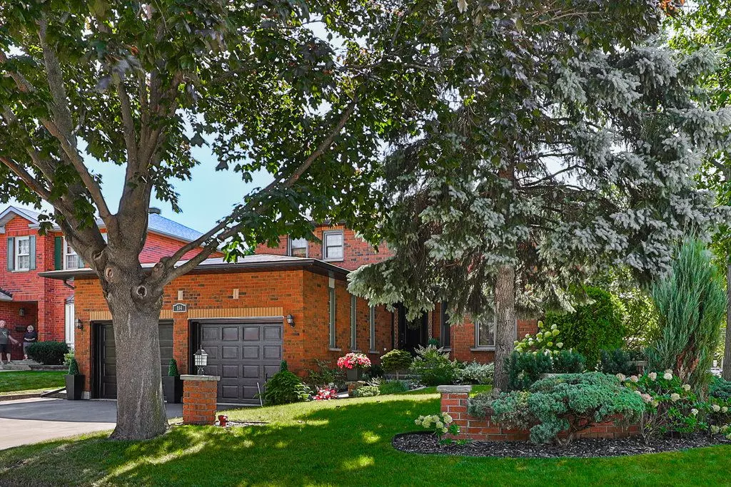 Oakville, ON L6L 6E7,184 Warner DR