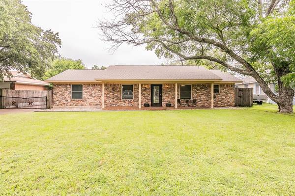 1307 Grand Avenue, Cleburne, TX 76033