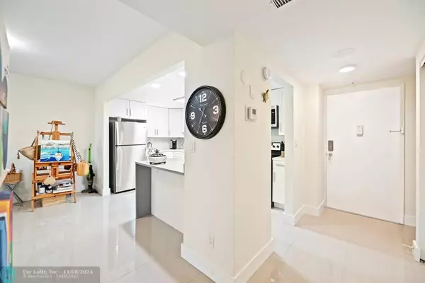 Sunny Isles Beach, FL 33160,19380 Collins Ave  #521