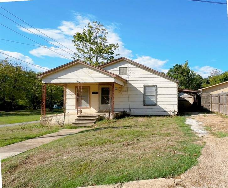 1030 Dickson Avenue, Paris, TX 75460