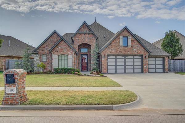 1900 Lago Drive, Moore, OK 73160