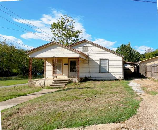 1030 Dickson Avenue, Paris, TX 75460