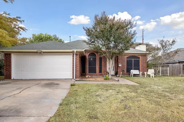 304 Shirley Drive, Alvarado, TX 76009