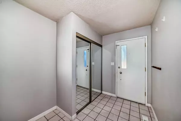 Calgary, AB T2V1S5,9803 24 ST SW #1403