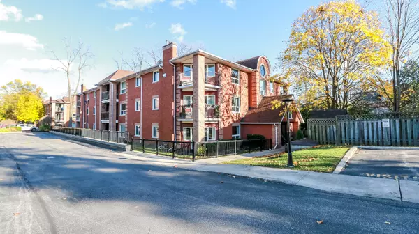 Barrie, ON L4M 3G3,131 Clapperton ST #305