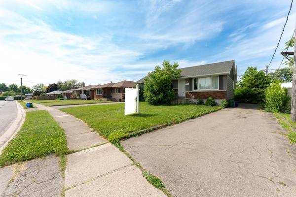 52 Broderick AVE, Thorold, ON L2V 2J1