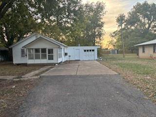 406 SW 6th Street, Lindsay, OK 73052