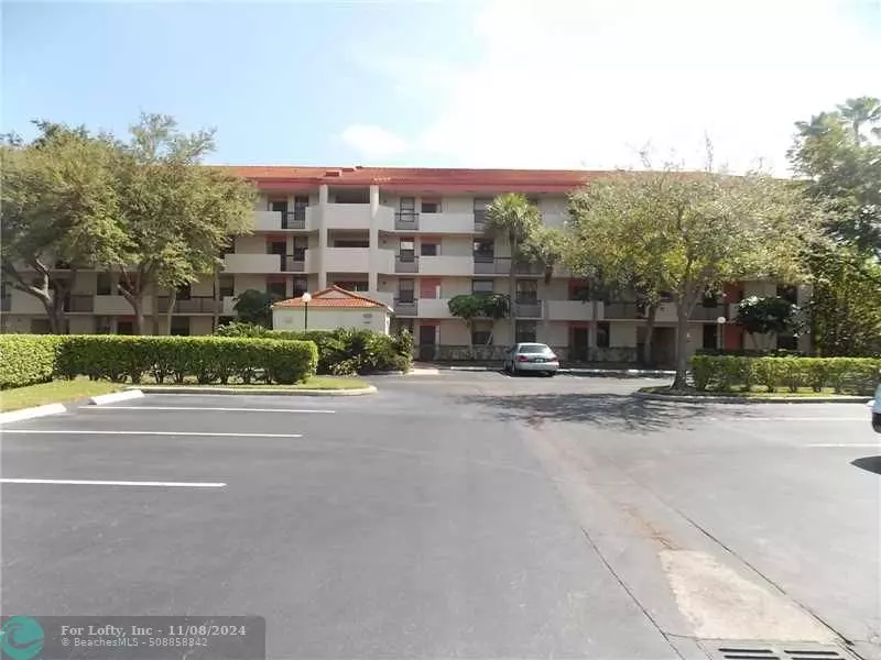 Coconut Creek, FL 33066,2908 Carambola Cir  #205