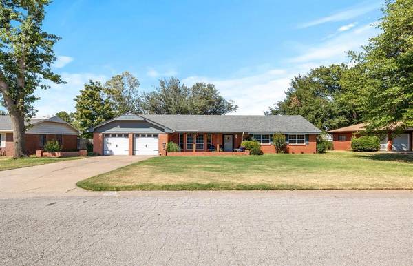 1506 W Walnut Street, El Reno, OK 73036